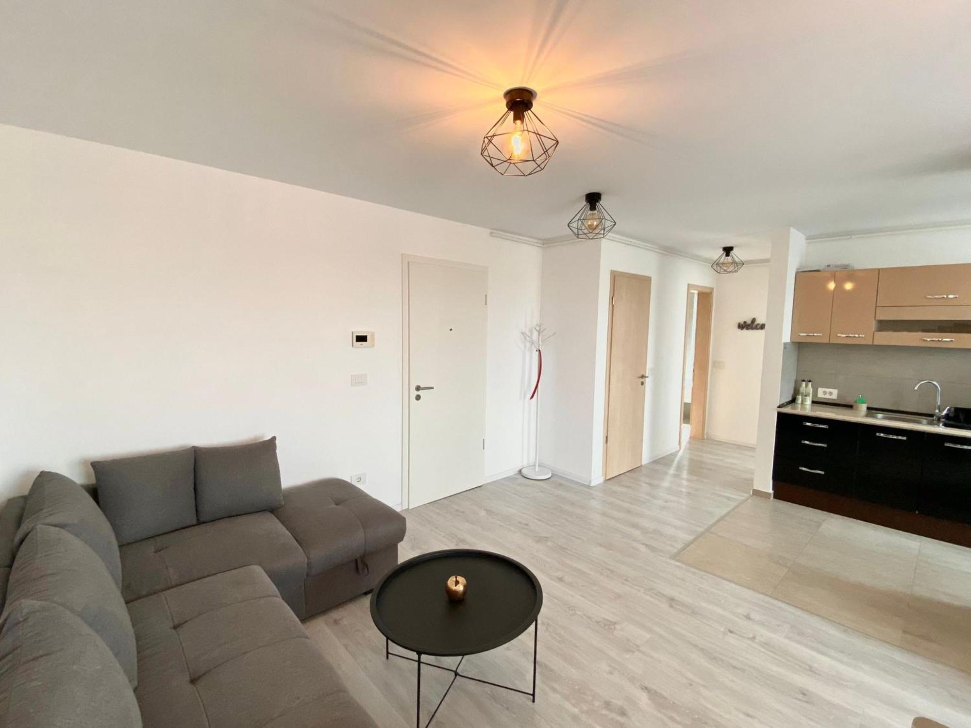 Jad - Luxury 3 Rooms & 2 Rooms Apartments In Kasper, Near Coresi Mall Braşov Extérieur photo