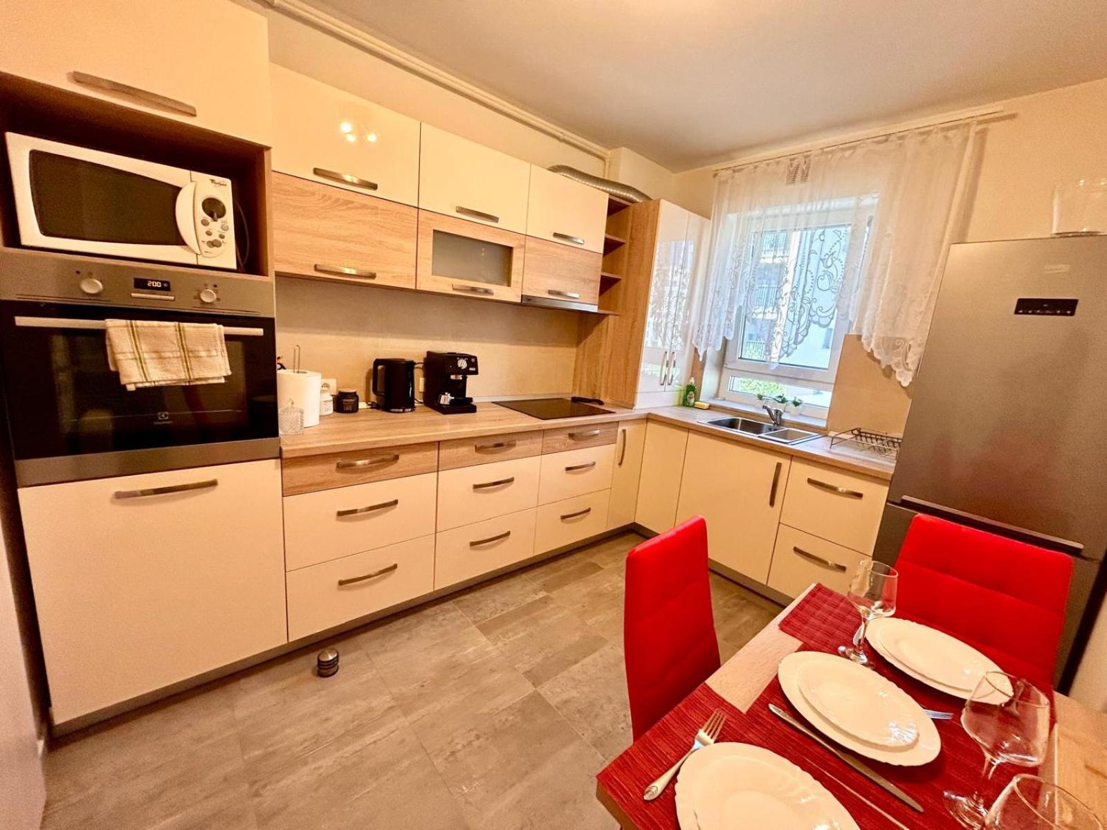 Jad - Luxury 3 Rooms & 2 Rooms Apartments In Kasper, Near Coresi Mall Braşov Extérieur photo