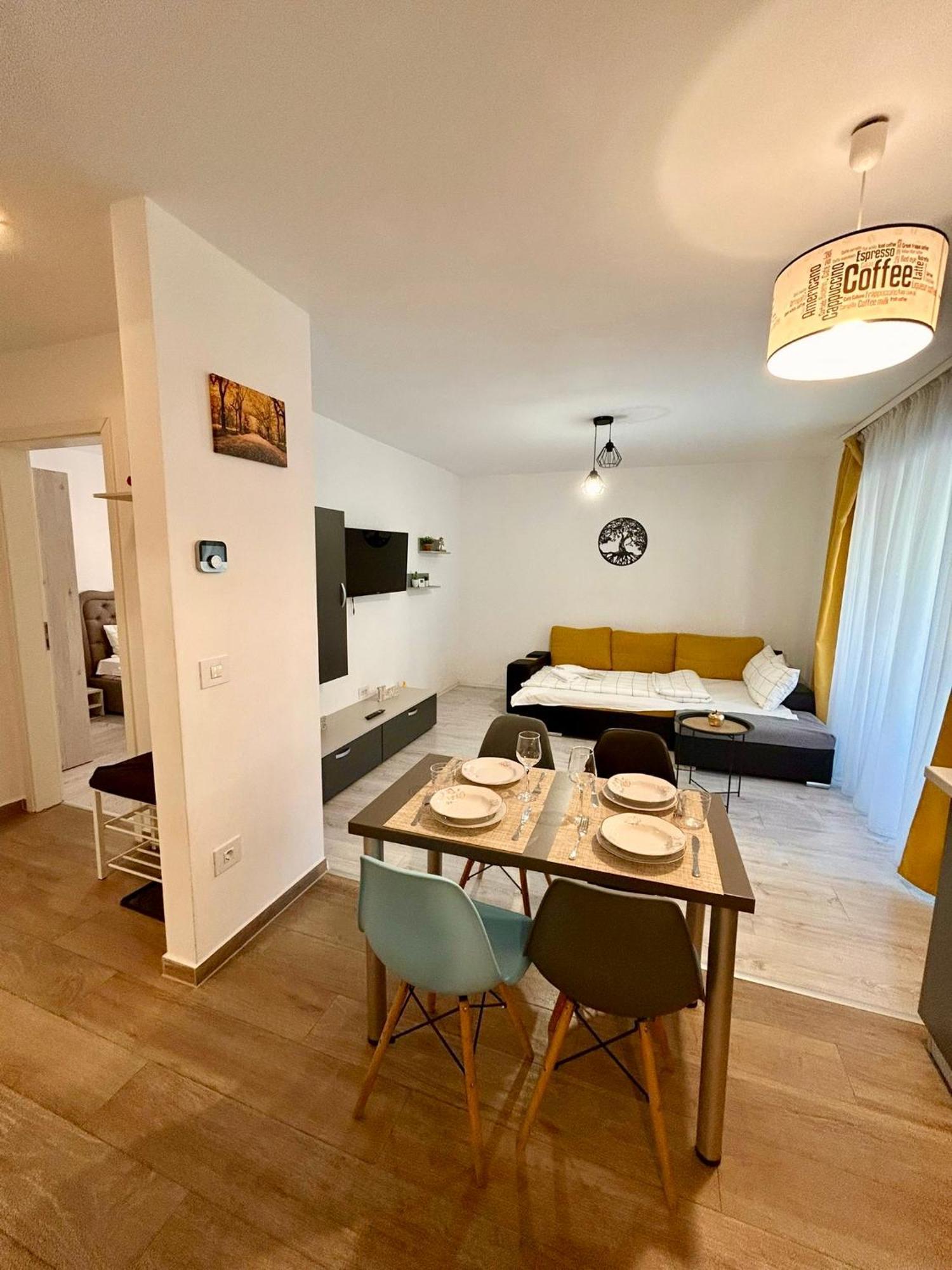 Jad - Luxury 3 Rooms & 2 Rooms Apartments In Kasper, Near Coresi Mall Braşov Extérieur photo