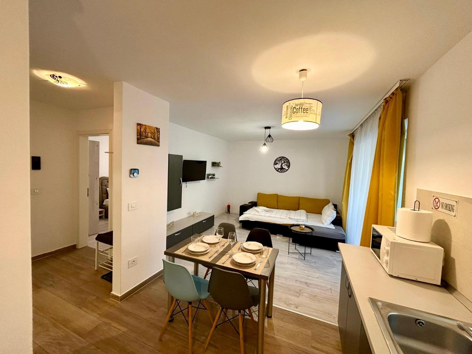 Jad - Luxury 3 Rooms & 2 Rooms Apartments In Kasper, Near Coresi Mall Braşov Extérieur photo