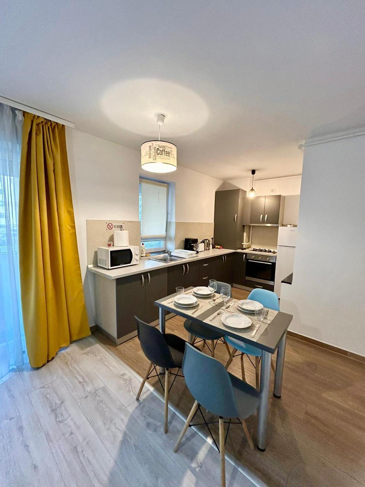 Jad - Luxury 3 Rooms & 2 Rooms Apartments In Kasper, Near Coresi Mall Braşov Extérieur photo