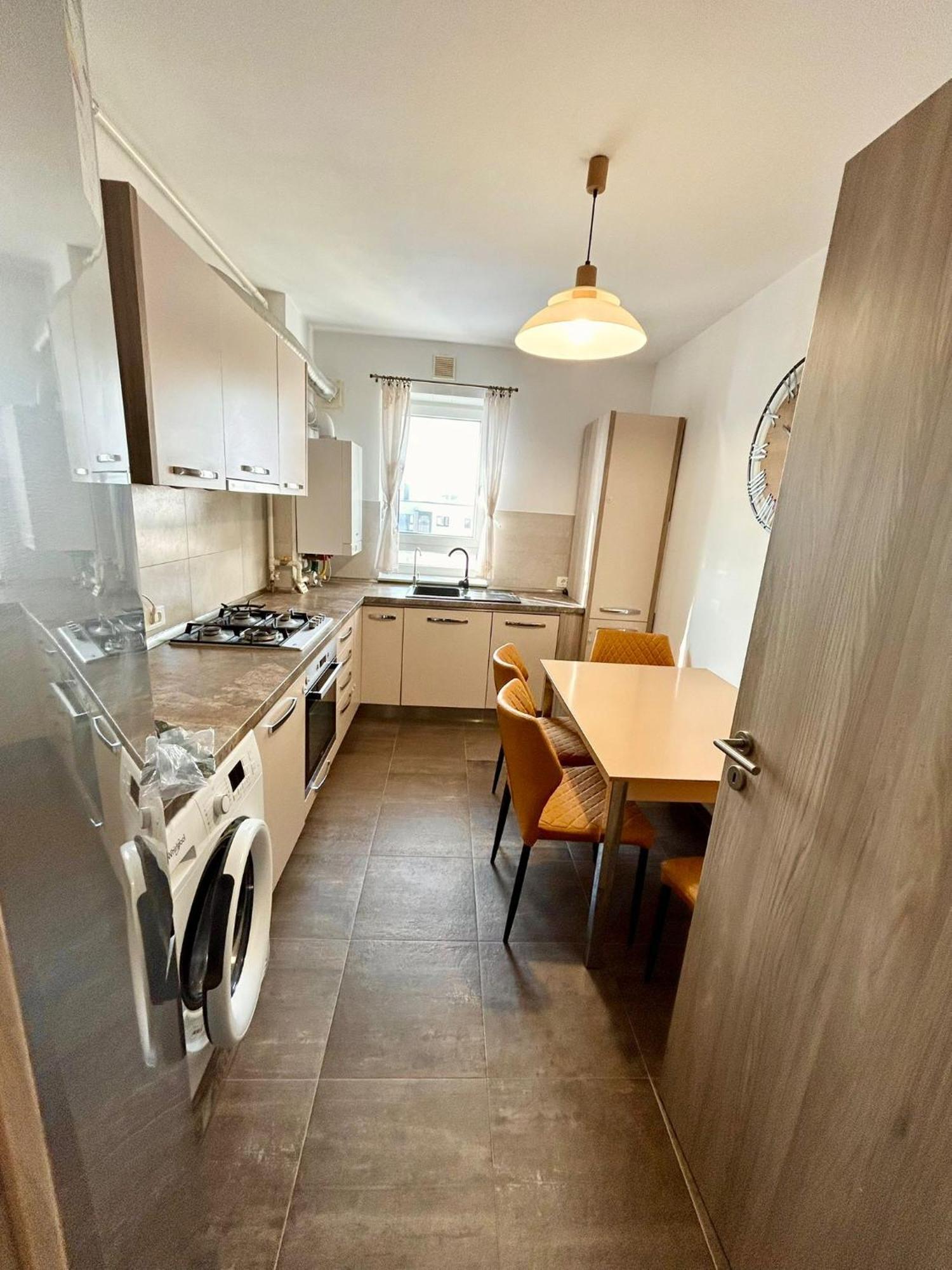 Jad - Luxury 3 Rooms & 2 Rooms Apartments In Kasper, Near Coresi Mall Braşov Extérieur photo
