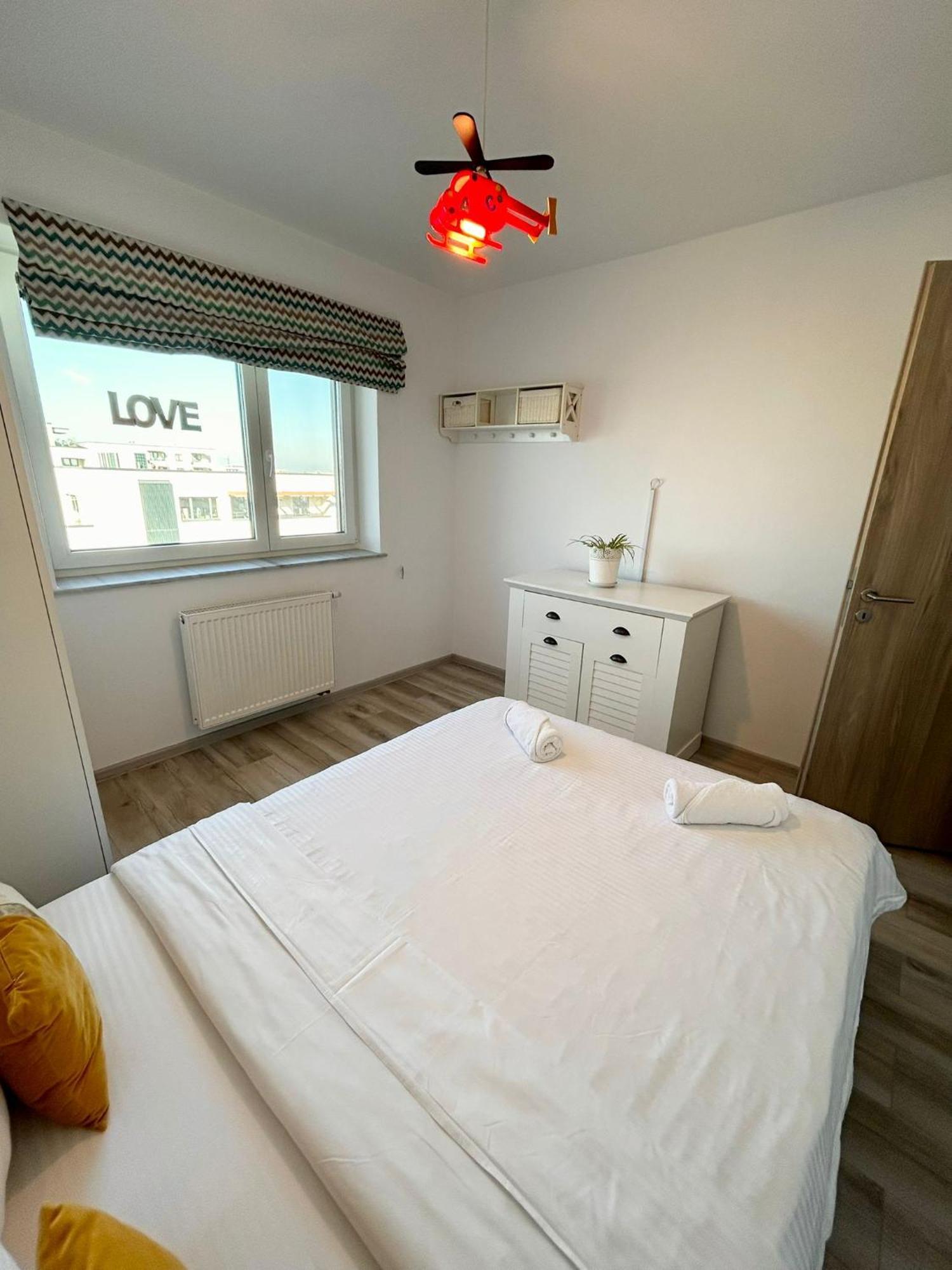 Jad - Luxury 3 Rooms & 2 Rooms Apartments In Kasper, Near Coresi Mall Braşov Extérieur photo