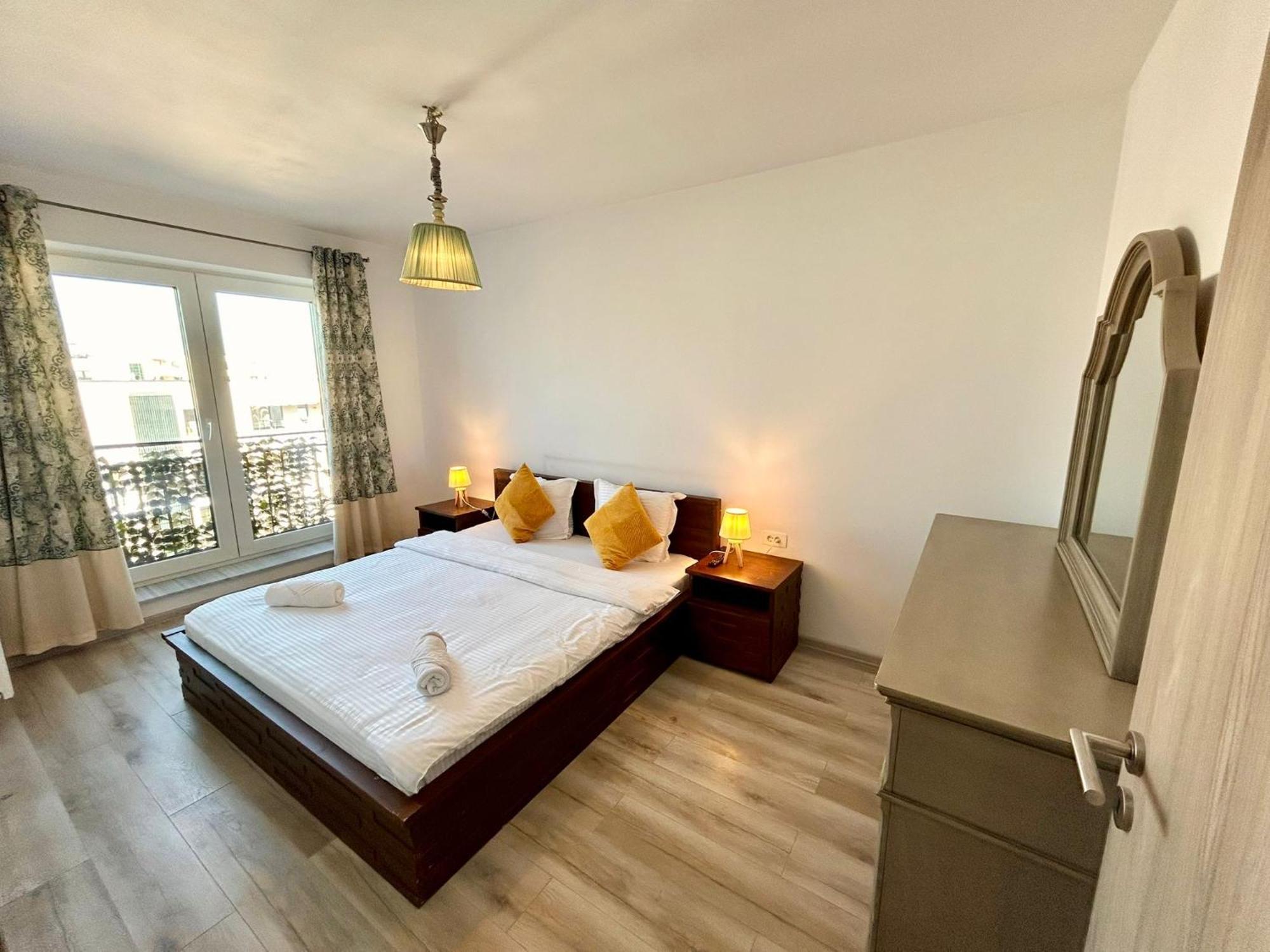 Jad - Luxury 3 Rooms & 2 Rooms Apartments In Kasper, Near Coresi Mall Braşov Extérieur photo
