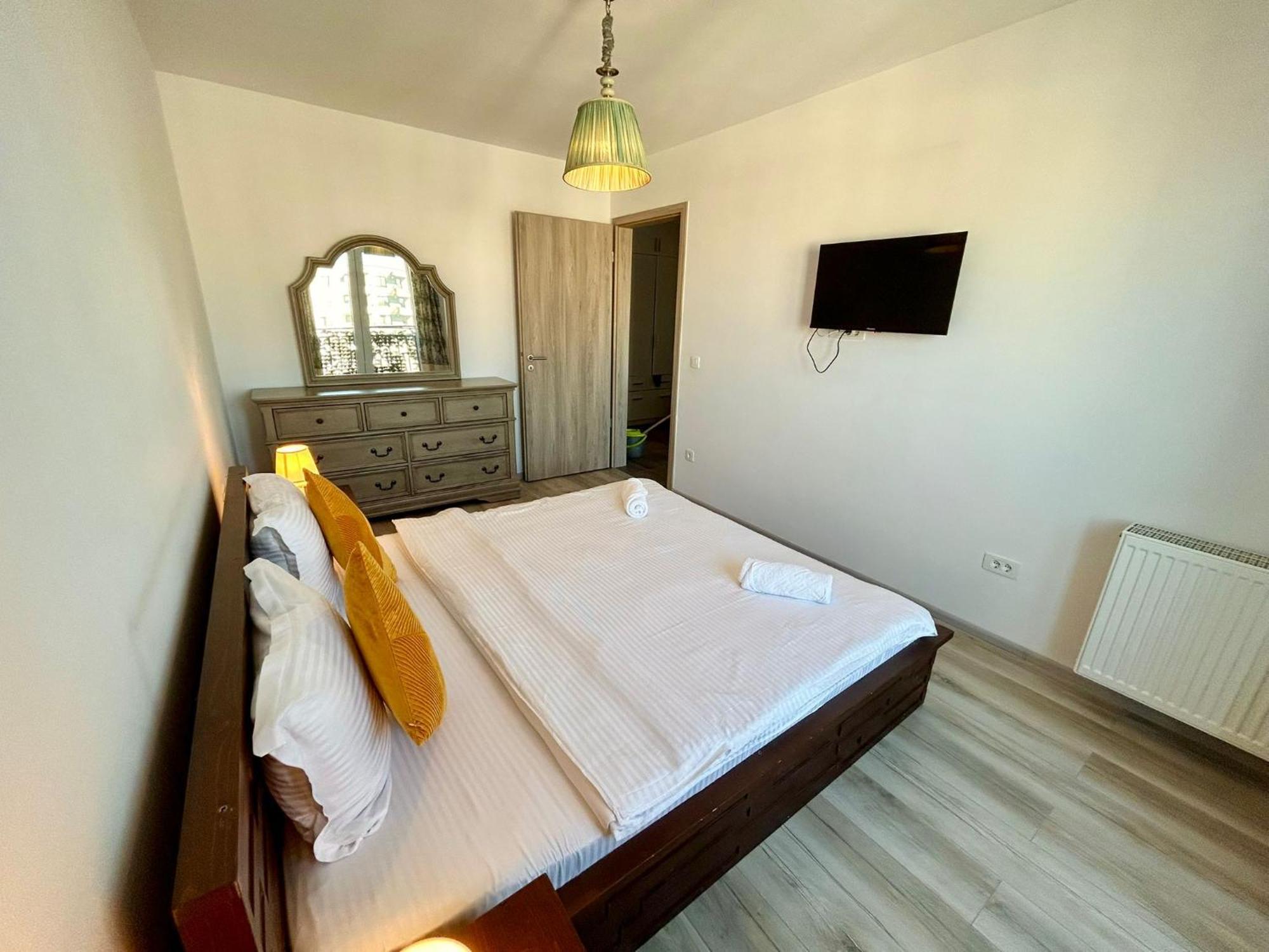Jad - Luxury 3 Rooms & 2 Rooms Apartments In Kasper, Near Coresi Mall Braşov Extérieur photo
