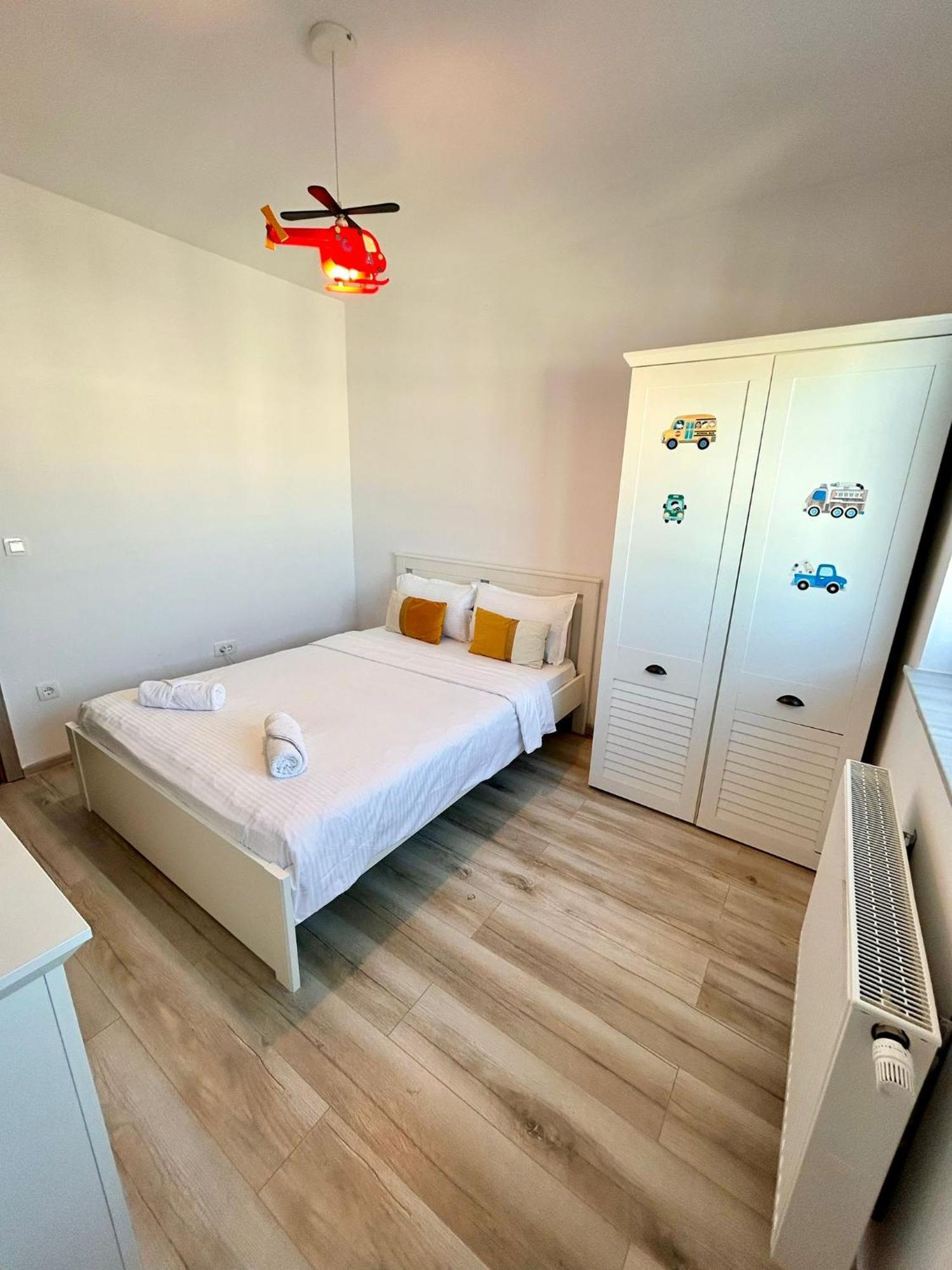 Jad - Luxury 3 Rooms & 2 Rooms Apartments In Kasper, Near Coresi Mall Braşov Extérieur photo