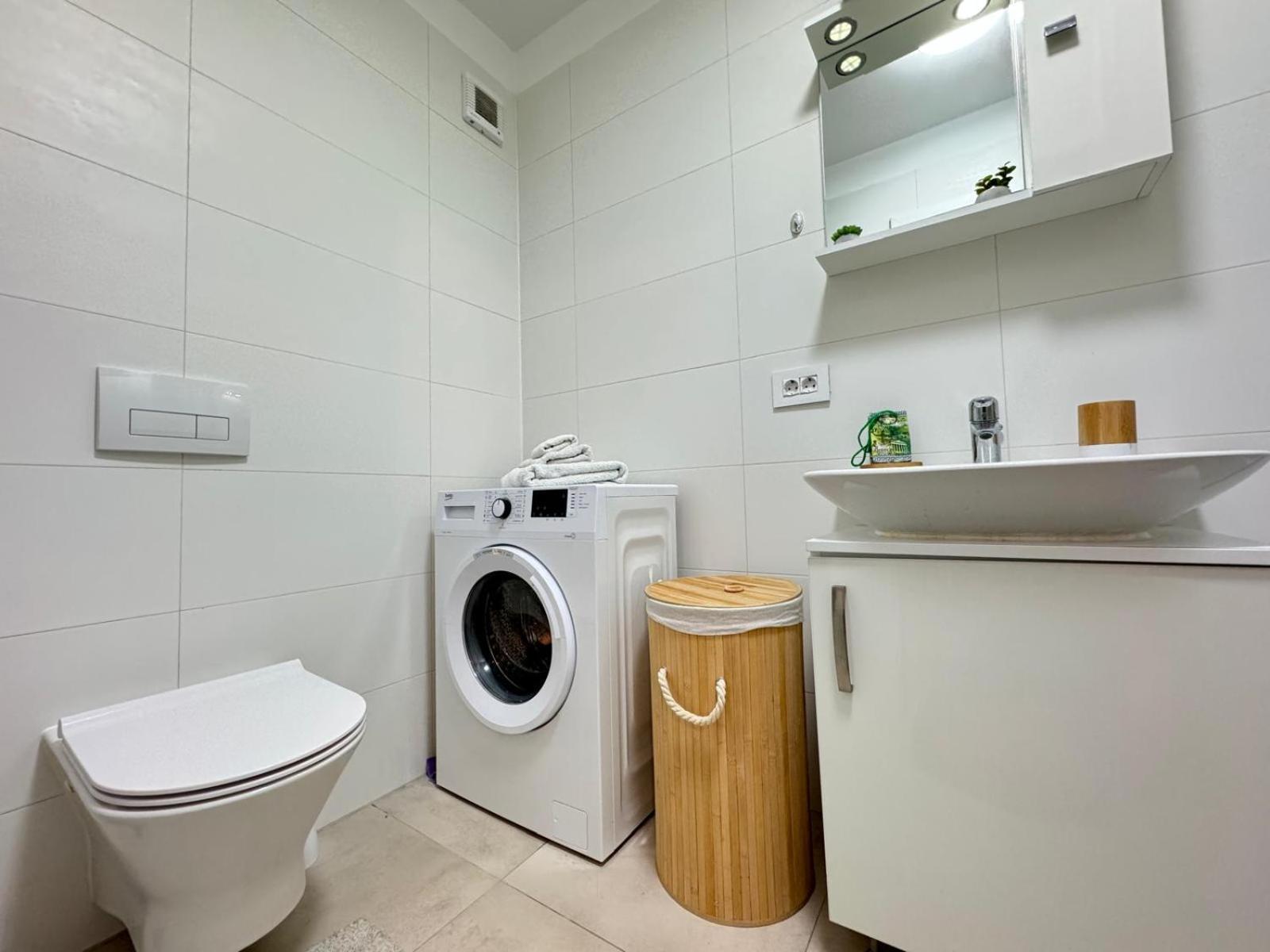 Jad - Luxury 3 Rooms & 2 Rooms Apartments In Kasper, Near Coresi Mall Braşov Extérieur photo