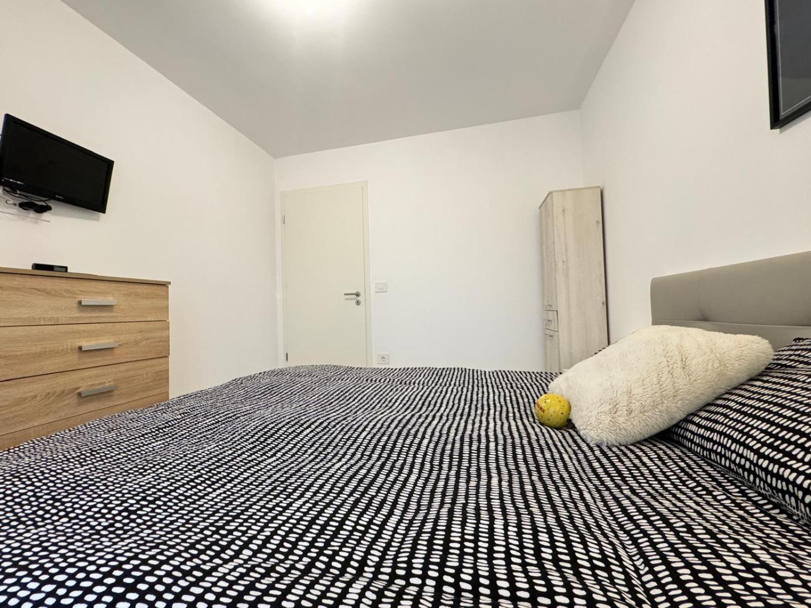 Jad - Luxury 3 Rooms & 2 Rooms Apartments In Kasper, Near Coresi Mall Braşov Extérieur photo